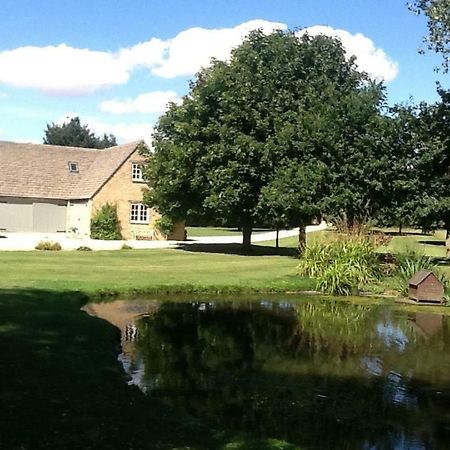 Gardeners Cottage Crudwell Bagian luar foto