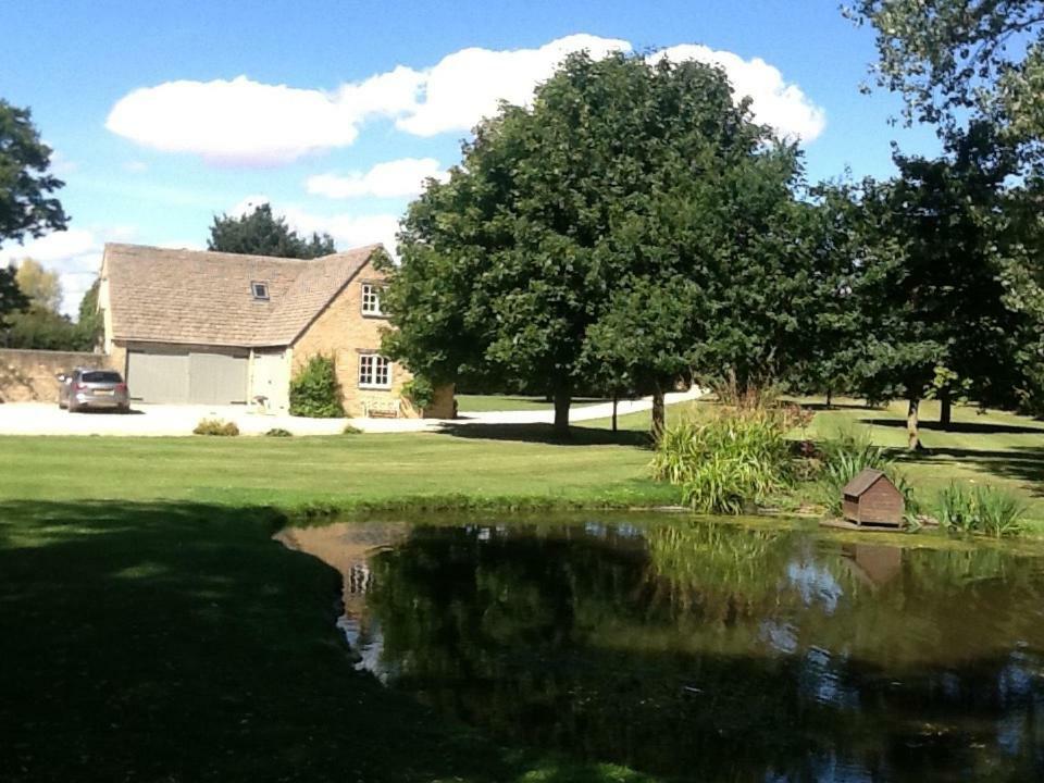 Gardeners Cottage Crudwell Bagian luar foto